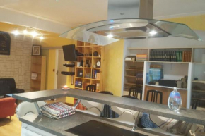 Appart 6 Couchages proche centre, grande terrasse